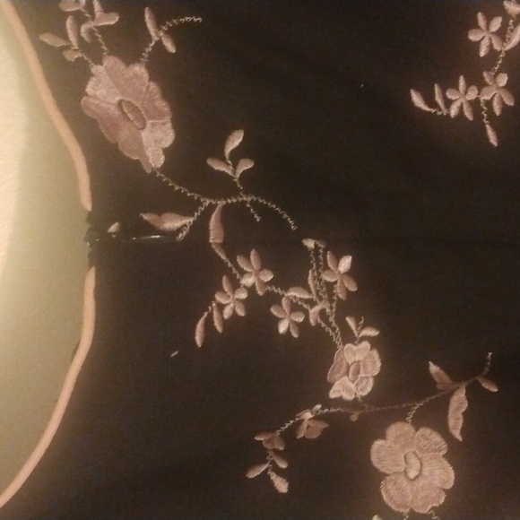 Black linen and rayon blend dress with rose pink embroidered flower design - Picture 7 of 7